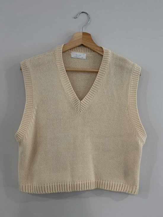 OAK + FORT Cream V-Neck Knit Sweater Vest - Picture 1 of 2